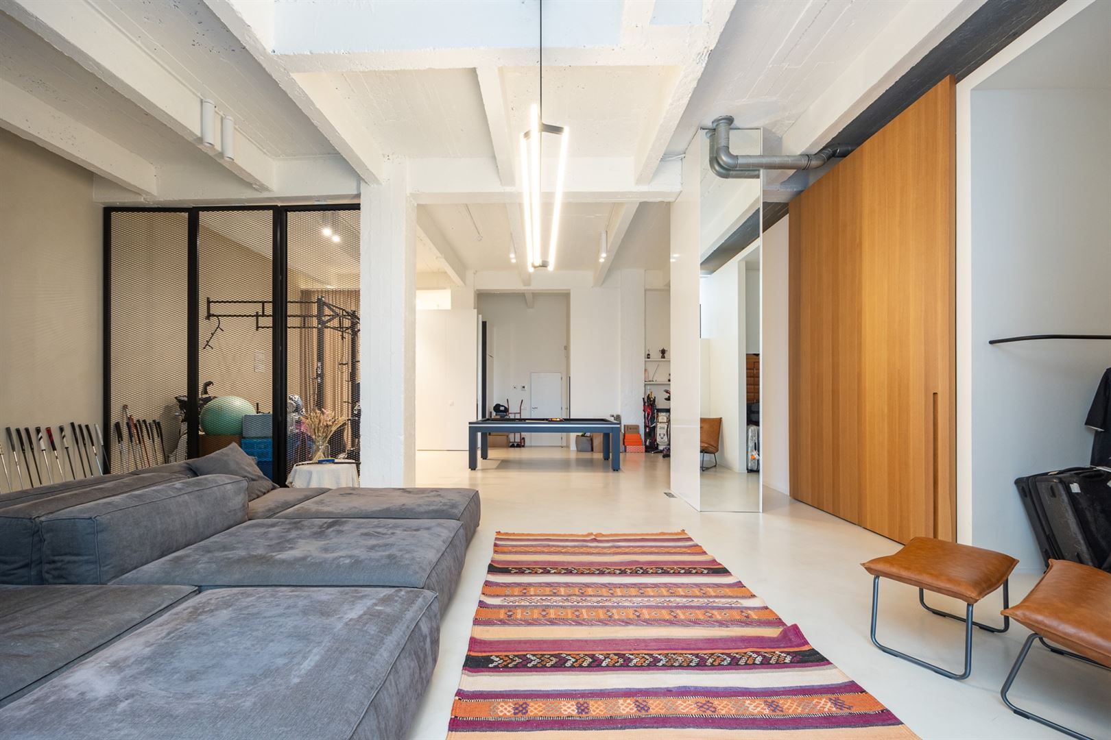 XXL loft met industriële ziel en terras foto 18