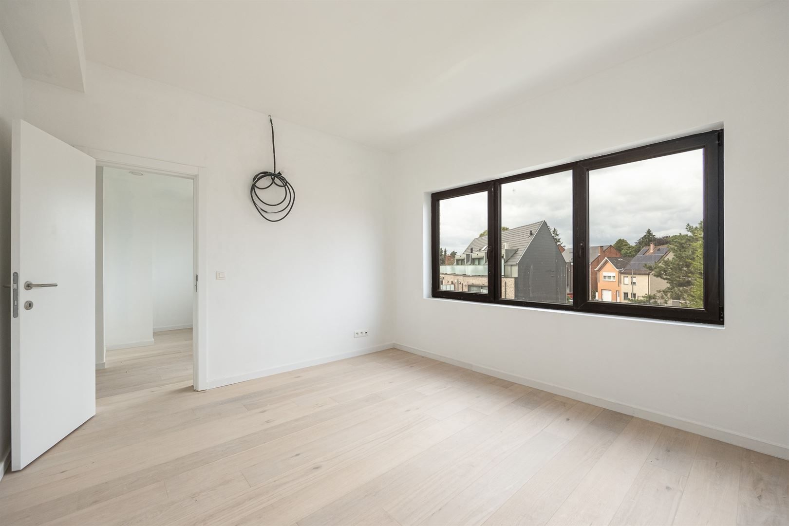 Instapklaar appartement met terras en 3 slaapkamers foto 9