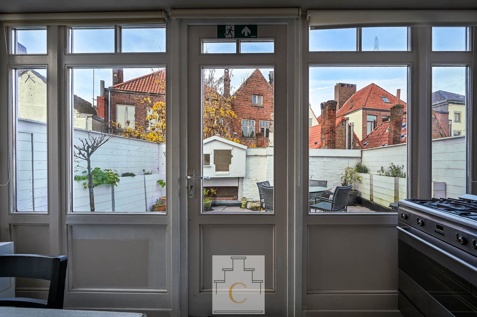 Huis Flori Van Acker, woon- en handelshuis met historisch cachet, groot en zonnig terras met subiem zicht op Sint-Salvatorskathedraal foto 18