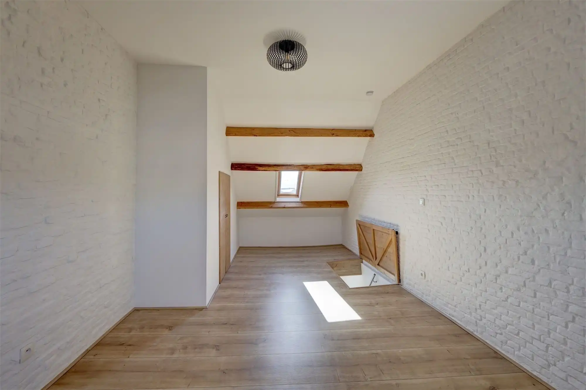 Moderne gezinswoning met twee slaapkamers en tuin foto 10