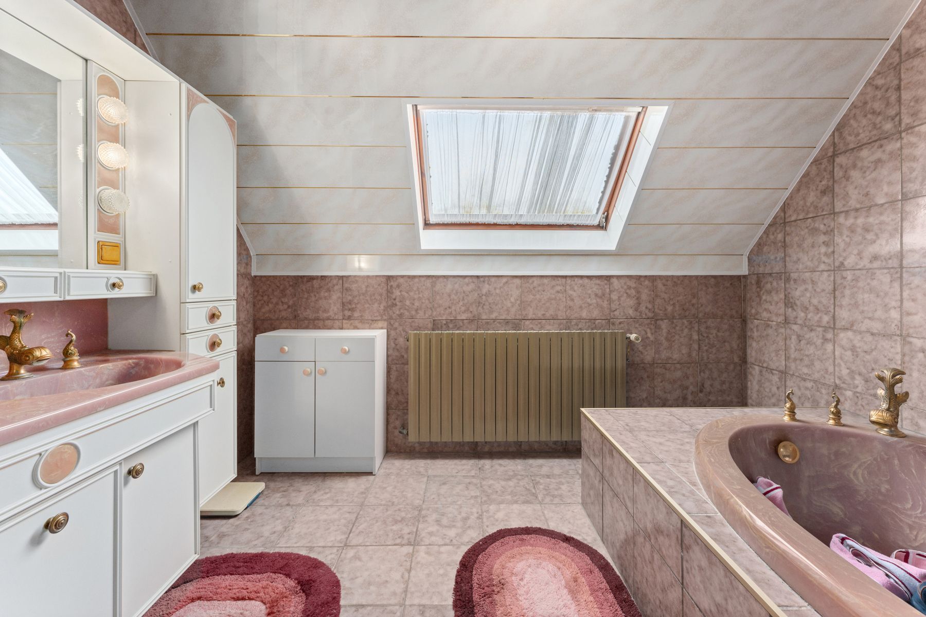 Idyllisch gelegen villa op 3598 m² met garage voor 6 wagens foto 19