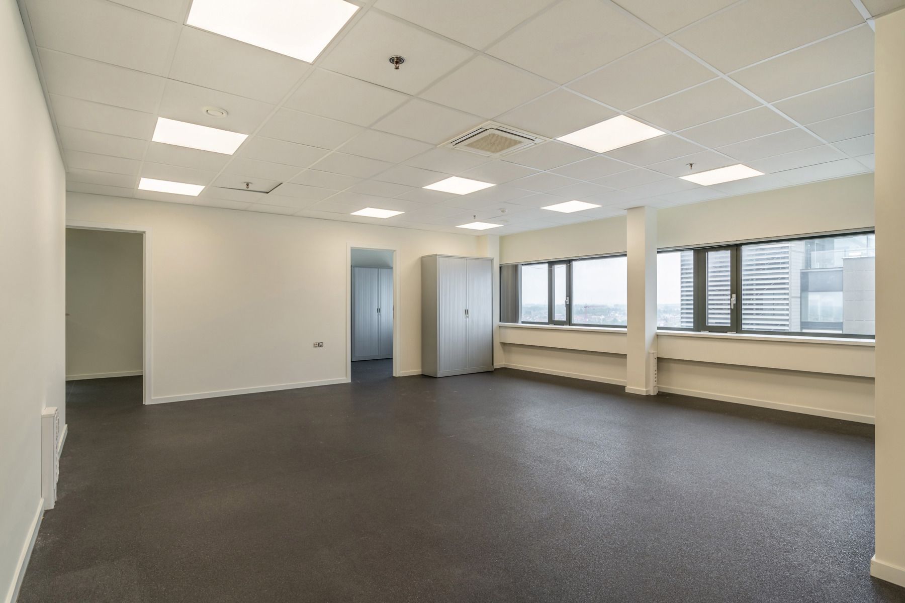 Instapklare kantoorruimte te huur in Radisson Toren foto 5