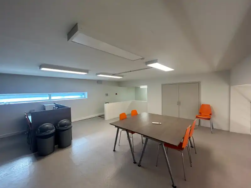 Instapklare winkelruimte op commerciële locatie hartje Gent foto 7