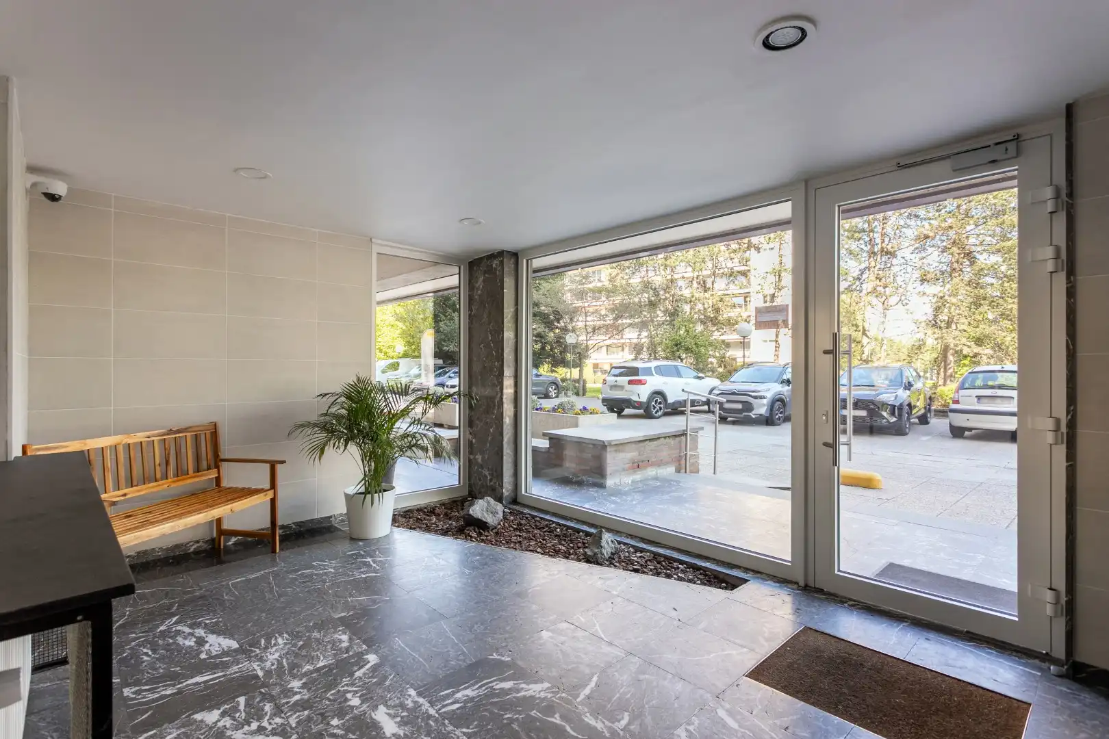 Appartement met 2 slaapkamers, terras en kelder te Anderlecht foto 2