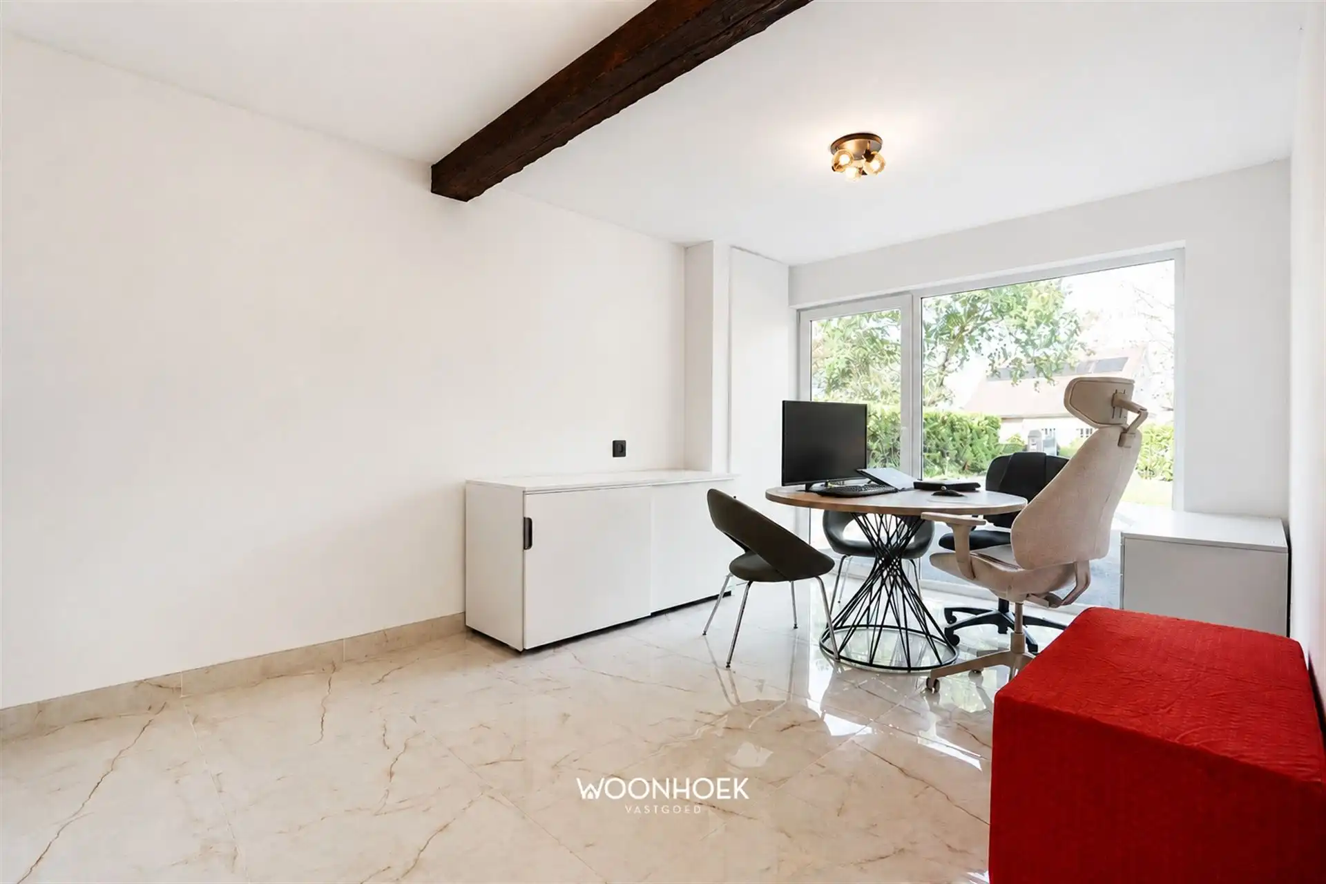 Gerenoveerde villa met bureau en 6 slaapkamers! foto 19