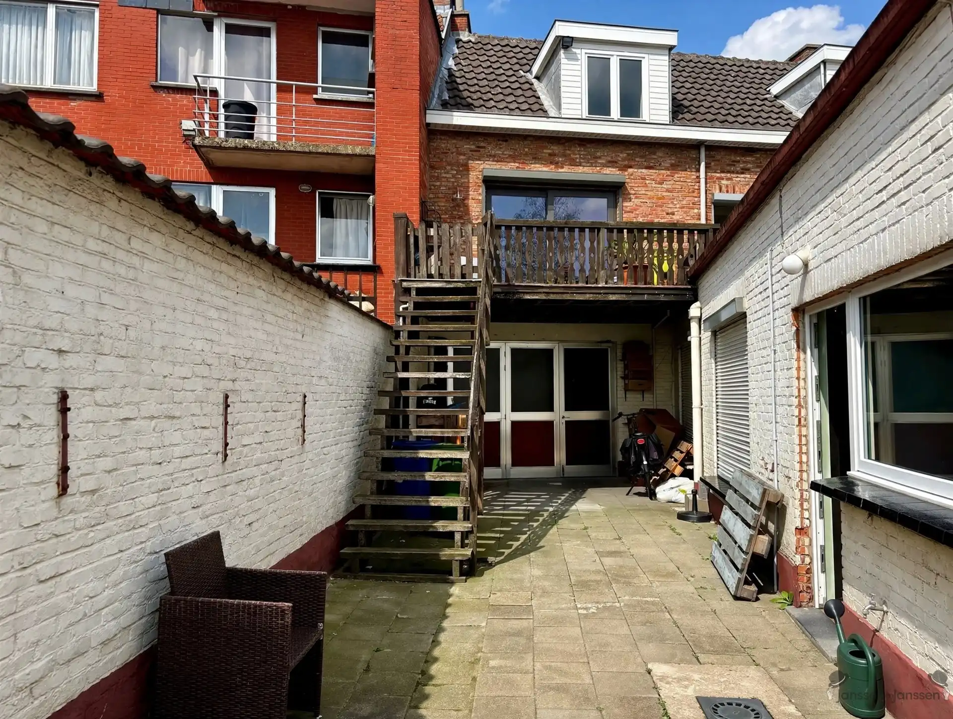 Handelspand met woonst, garage en tuin foto 12