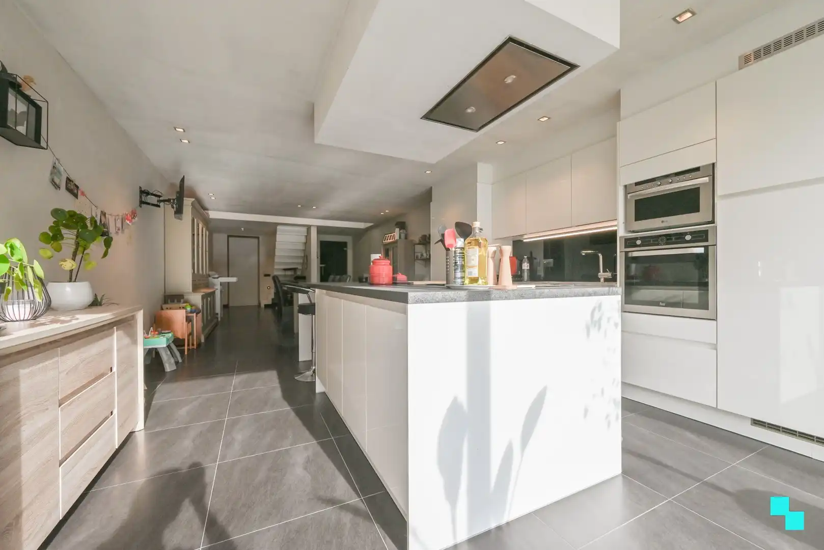 Compleet gerenoveerde ééngezinswoning met 3 slaapkamers en gezellige tuin foto 5