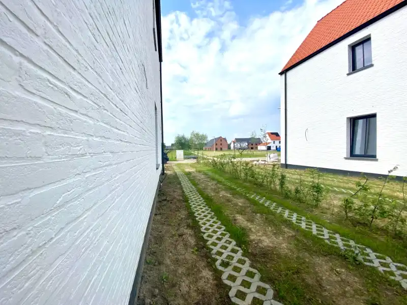 Zeer recente, instapklare woning met 3 slaapkamers en tuin foto 24