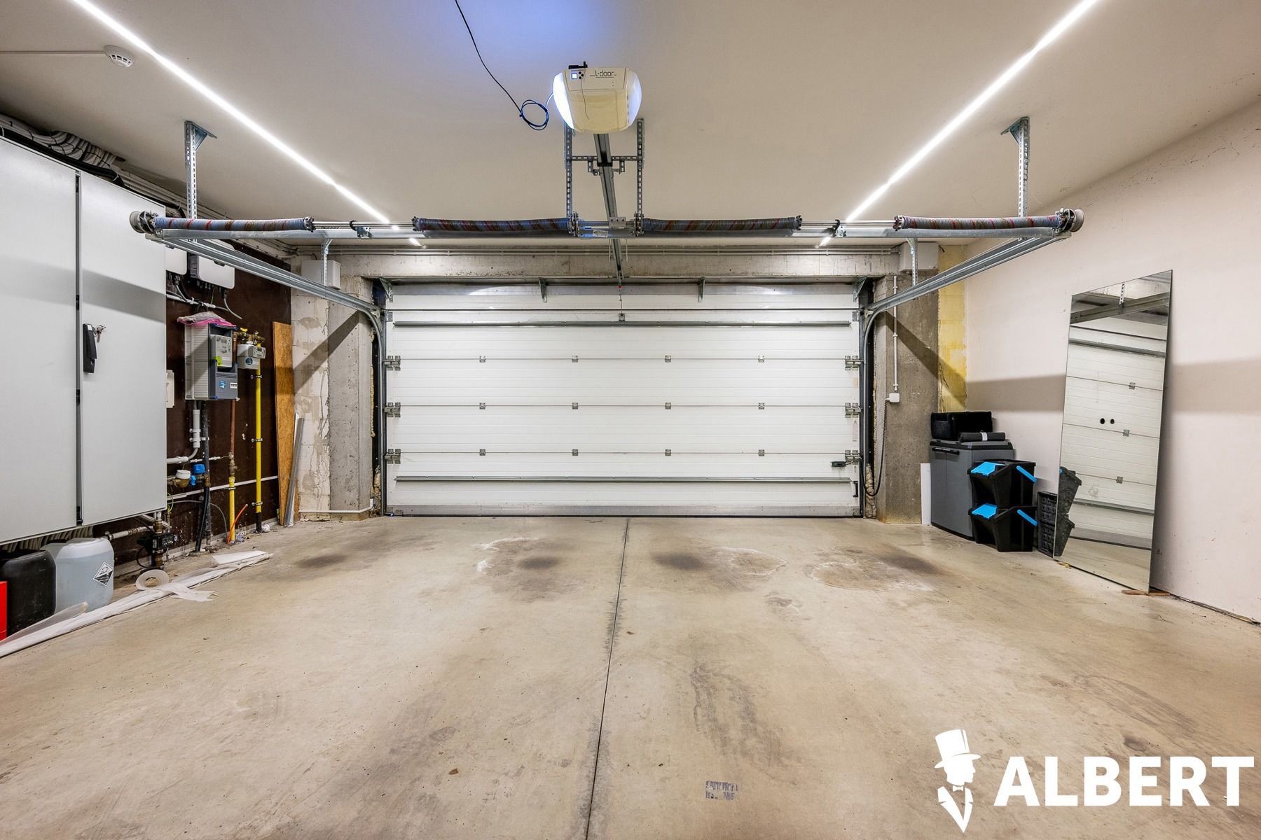 Unieke eigentijdse villa met zwembad foto 8