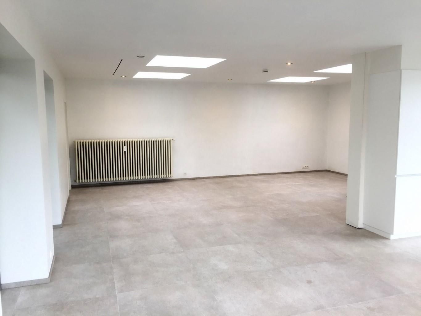 Ruim, verzorgd gelijkvloersappartement met terras en garage foto 10