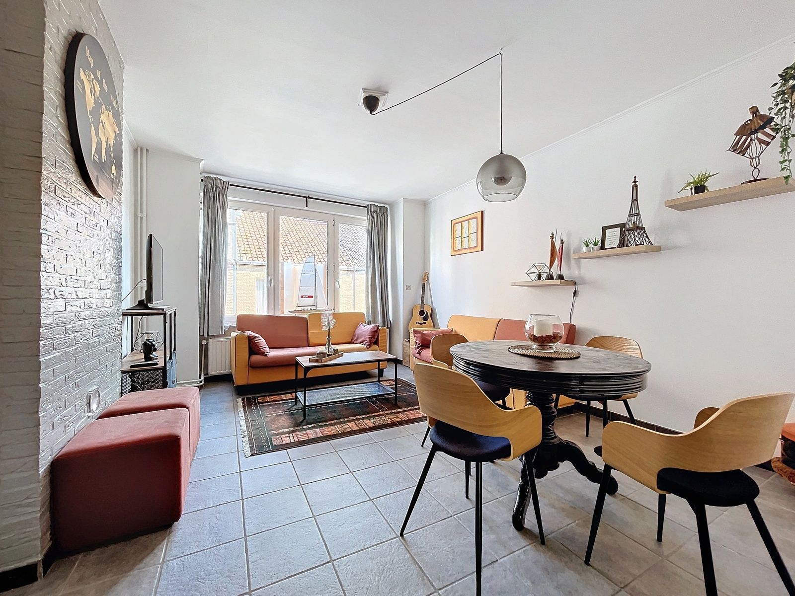 Instapklare bel-etage met ruim terras nabij de Grote markt! foto {{pictureIndex}}