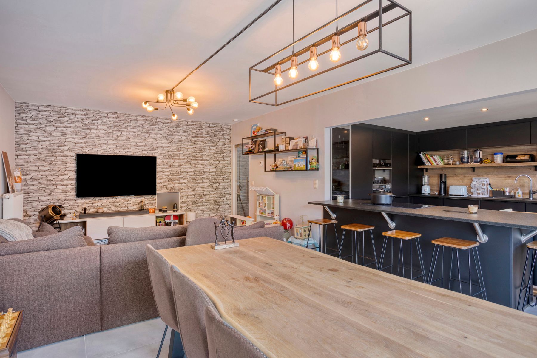 Gerenoveerd 2-slaapkamer appartement op centrale ligging foto {{pictureIndex}}