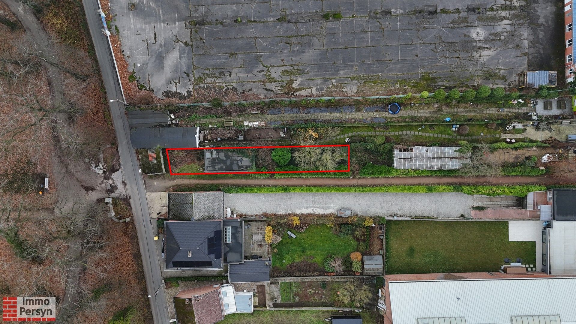 Gunstig gelegen garage met grond en potentieel voor stadstuin in de Rozenstraat foto {{pictureIndex}}