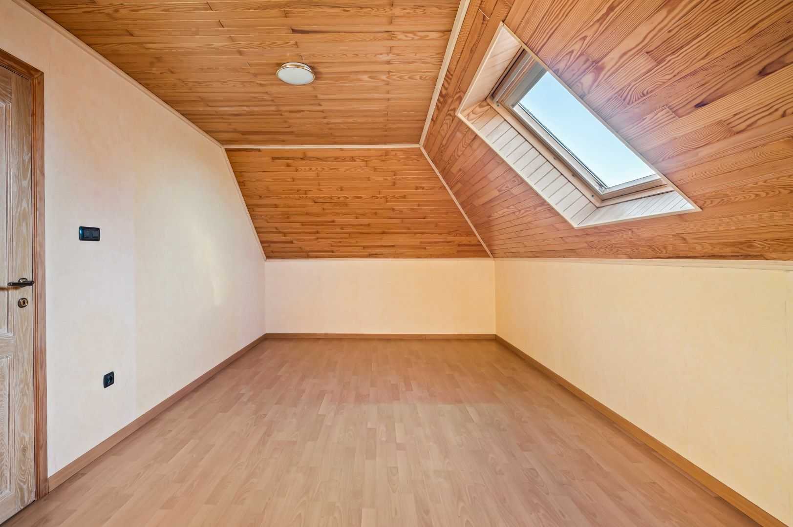 Riante villa met 3 slaapkamers, tuin en ruime garage. foto 18