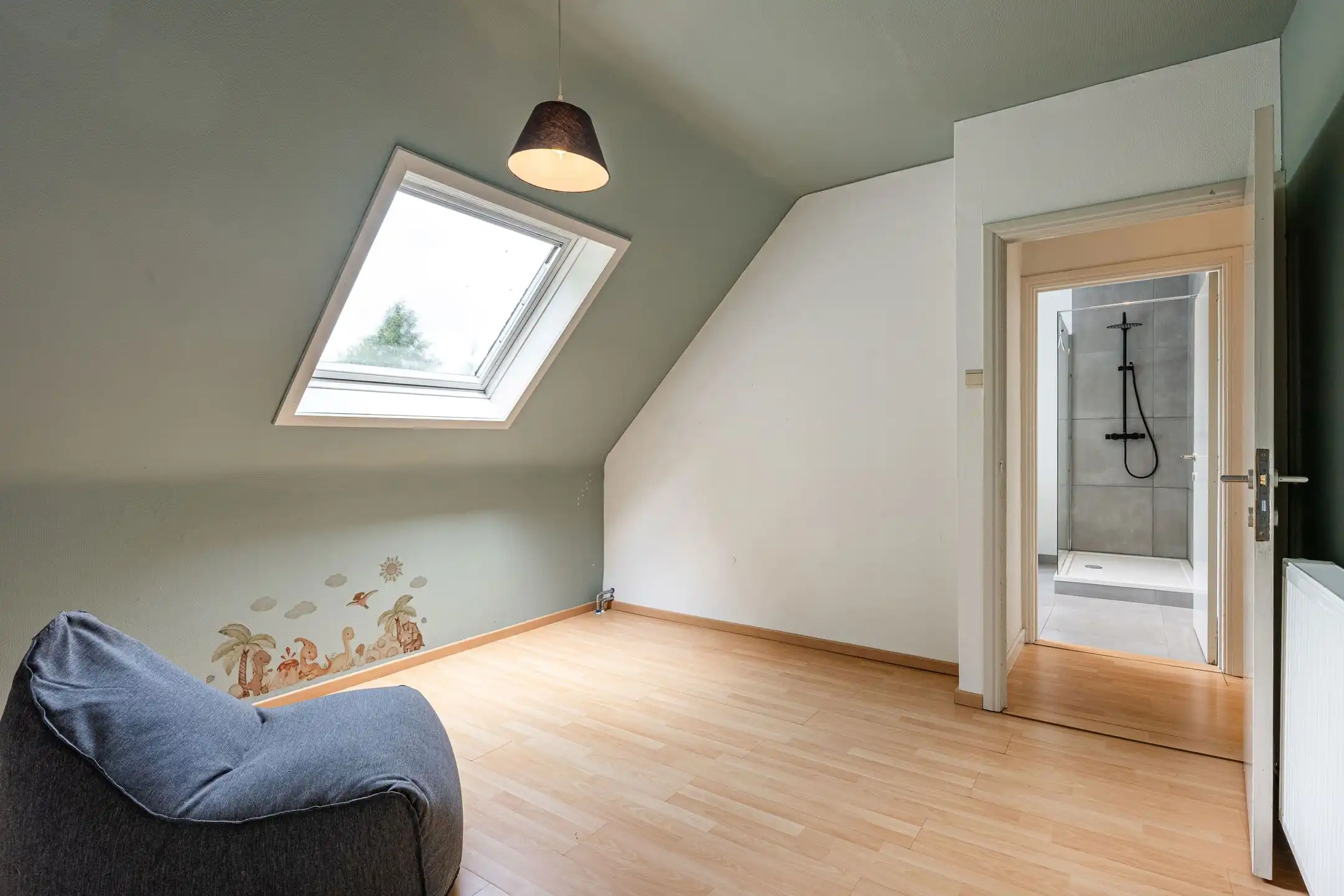 Instapklare woning met 3 slaapkamers, ruime garage en tuin foto 18