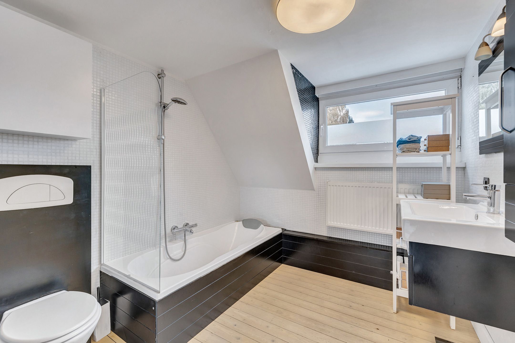 Instapklare woning met tuin en garage in rustige straat  foto 18