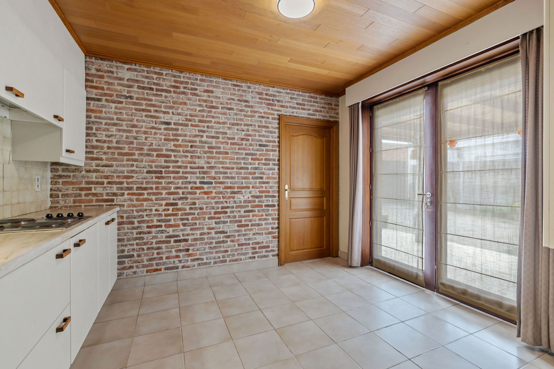Halfopen woning met tuin, 3 slpks en dubbele garage foto 8