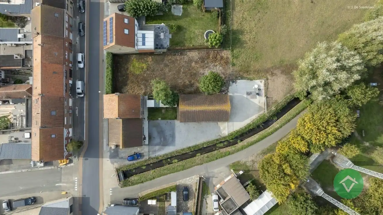 Alleenstaande woning met naastliggend stuk bouwgrond en weide te Eernegem foto 41