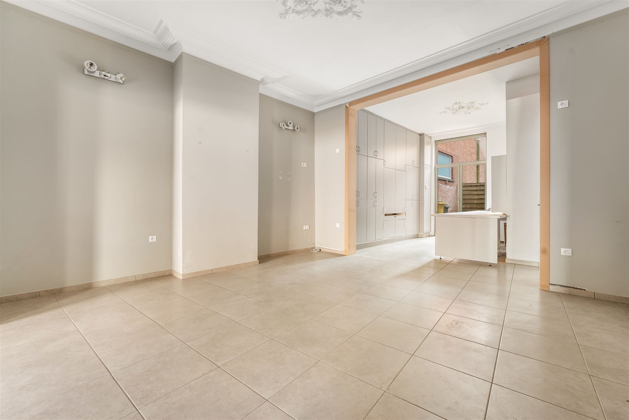 HANDELSPAND OP PERFECTE LOCATIE MET ENORME VISIBILITEIT foto 8