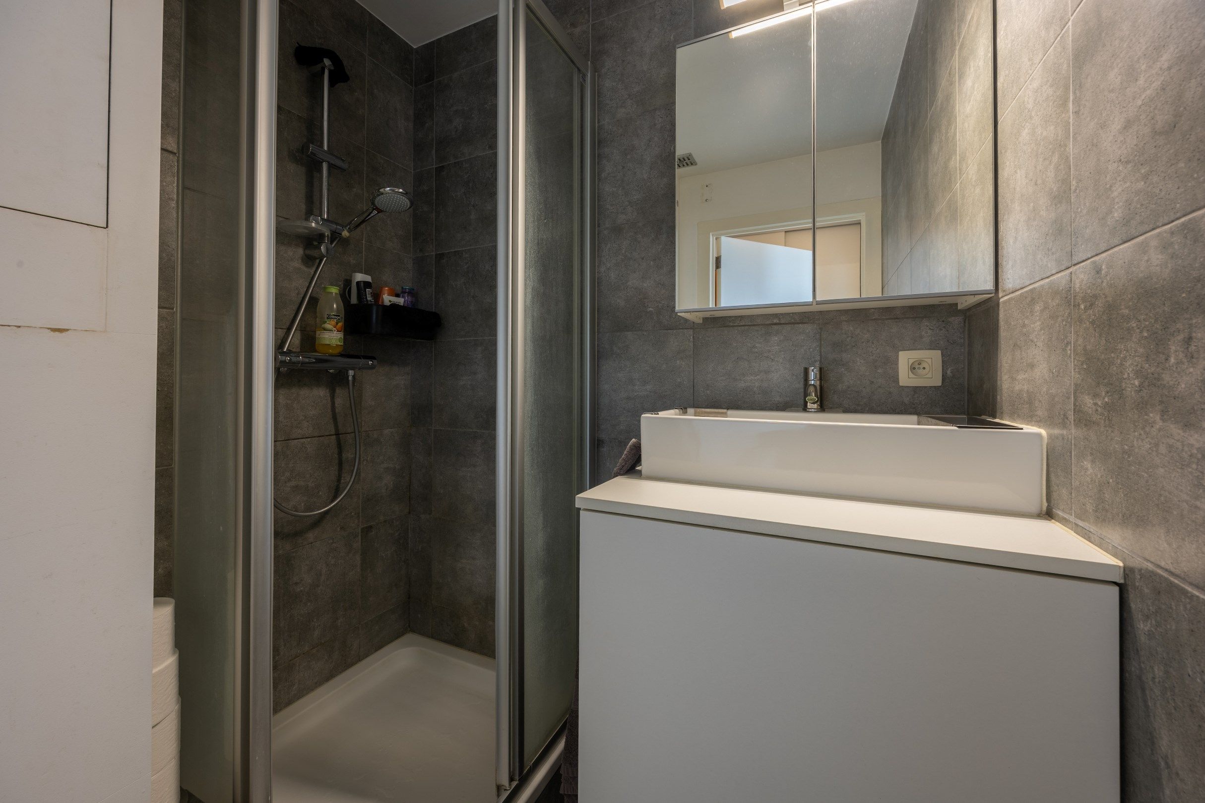 Lichtrijk & gerenoveerd appartement foto 11