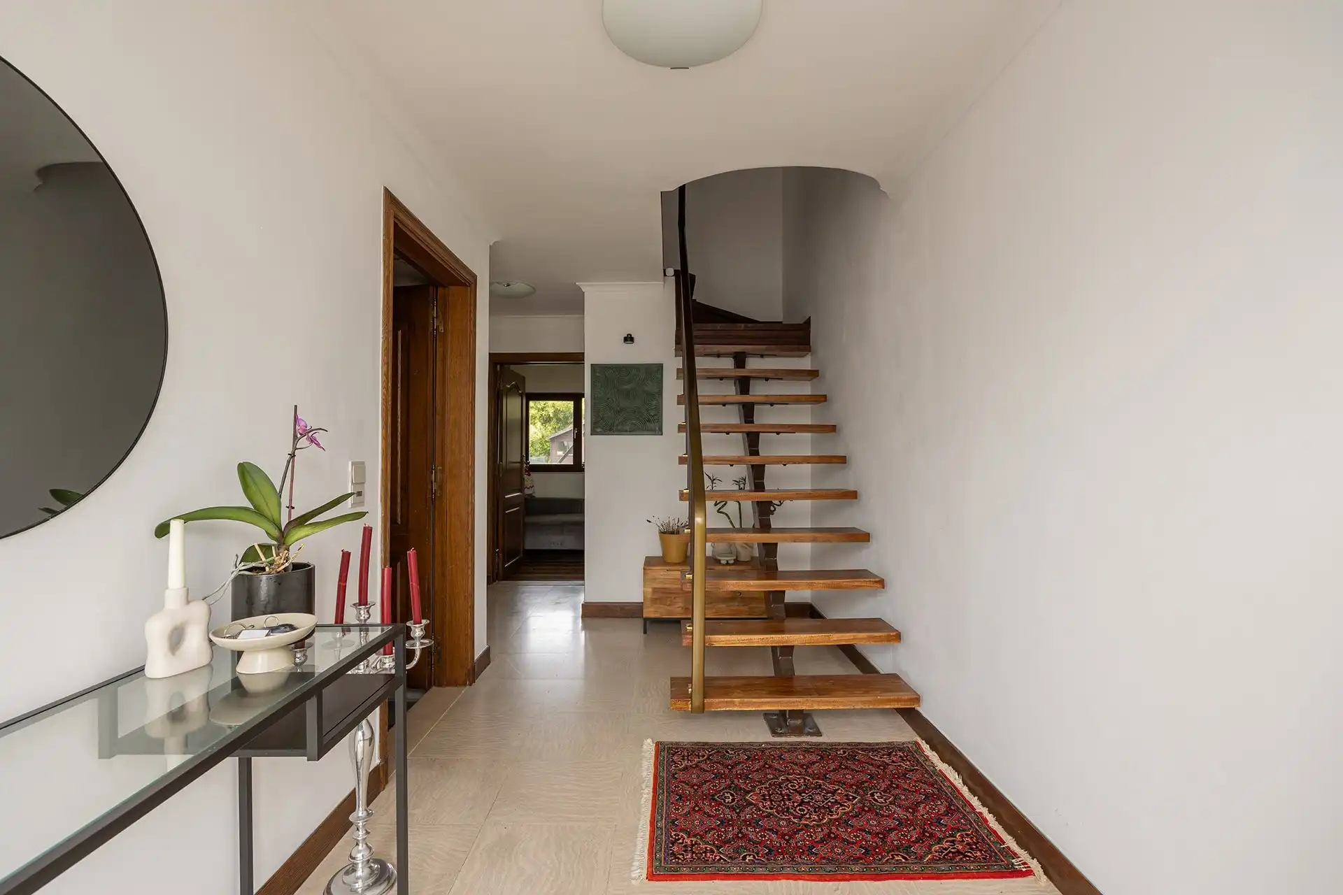 Ruime bel-etagewoning met 3 à 4 slaapkamers, garage en tuin foto 2