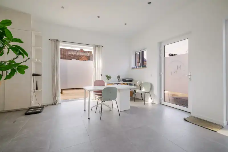 Gerenoveerde woning voor combinatie wonen/werken foto 15