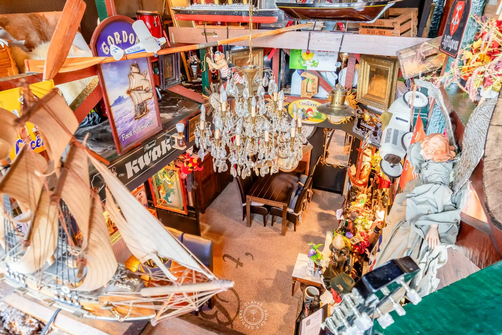 Handelspand met zeer ruim terras in 't Binnenhof foto 13