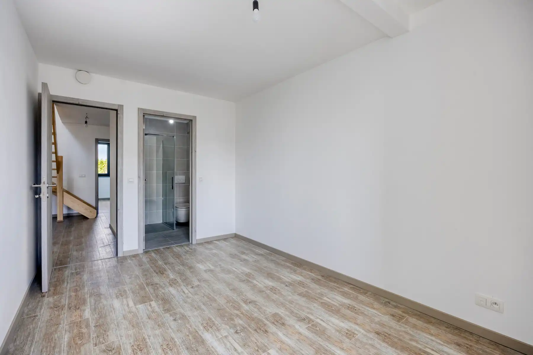 Nieuwbouw triplex met 4 slaap- en badkamers, tuin en parking foto 15