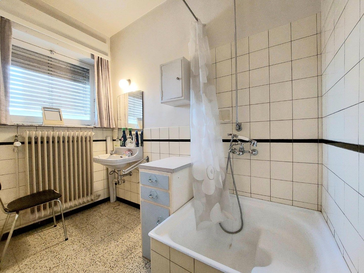 Ruime woning met garage en tuin foto 10