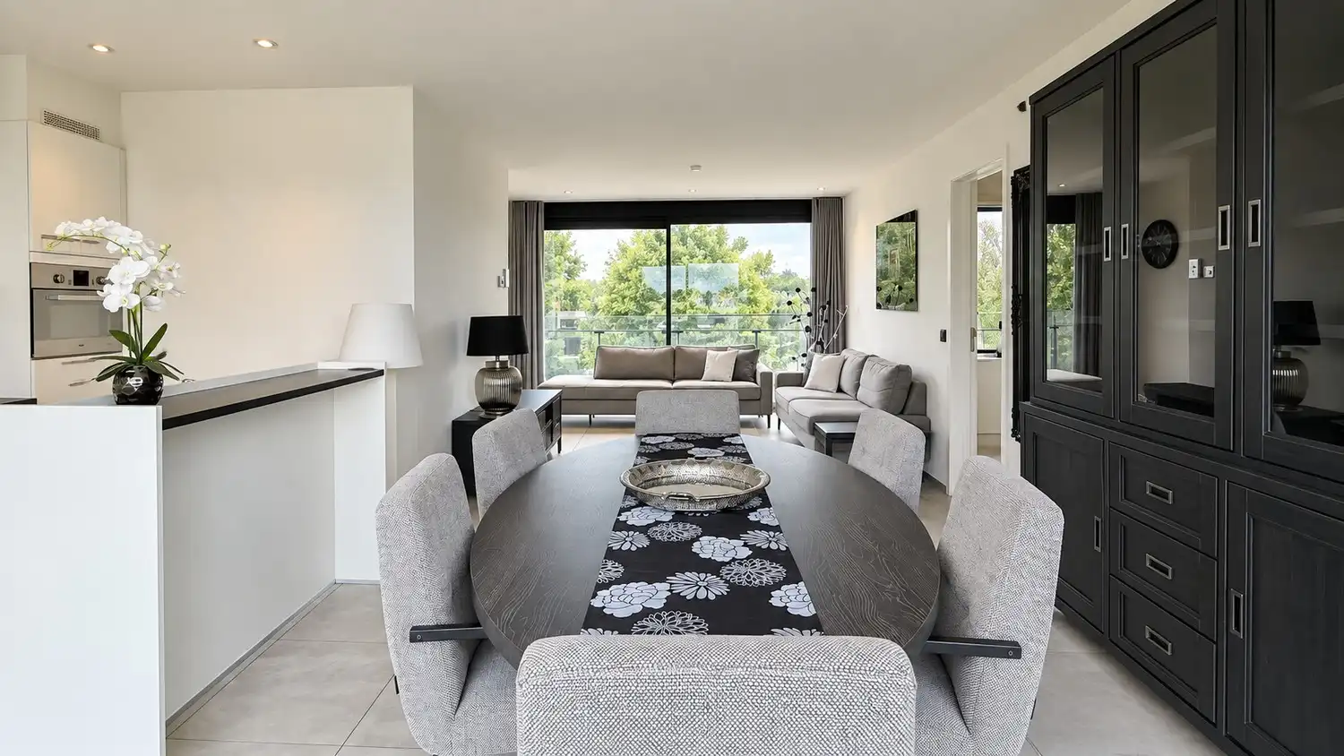 Comfortabel appartement met 2 slaapkamers en ruim terras aan de voor- en achterzijde in Lanaken foto 3