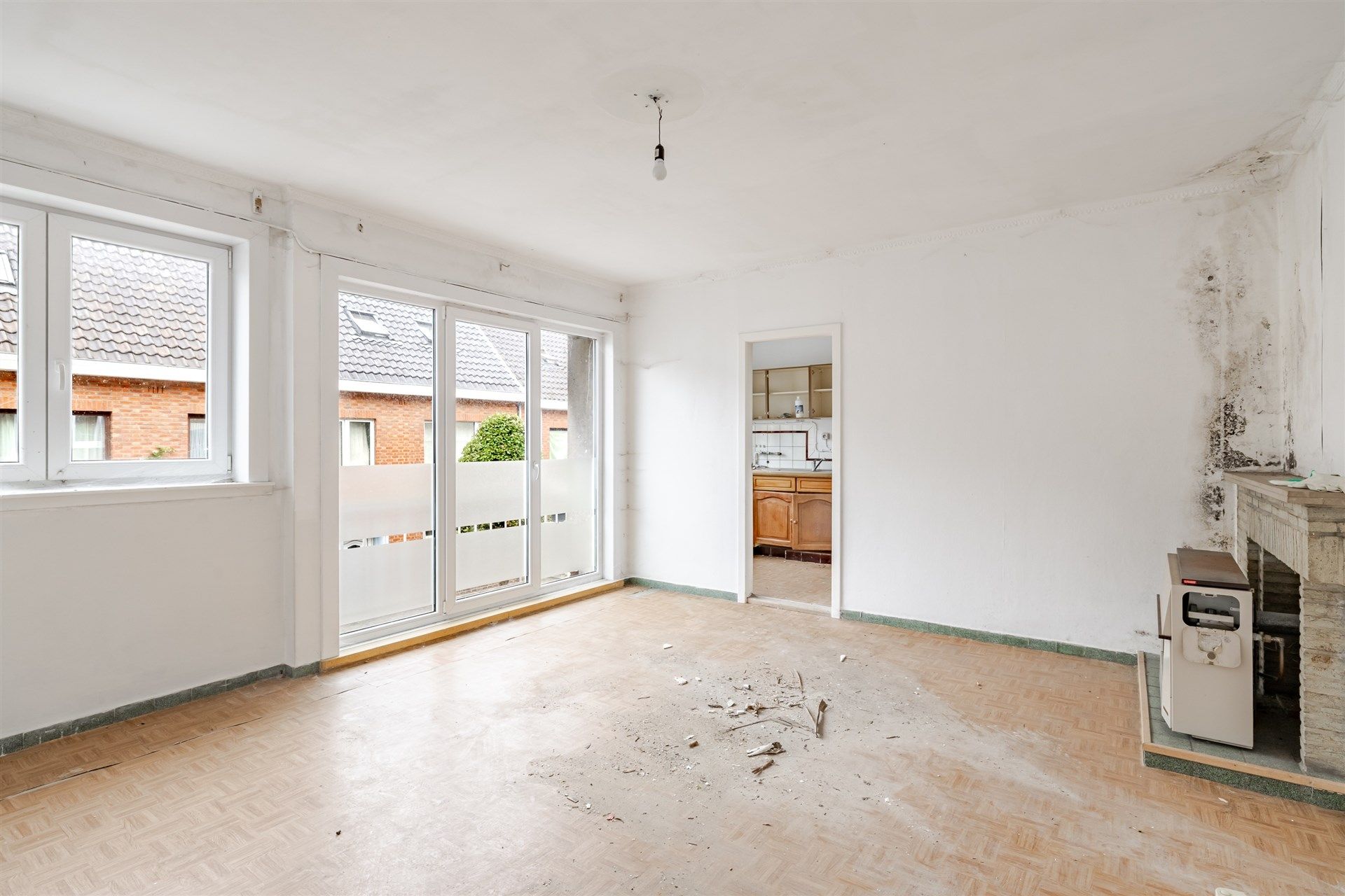 Renovatieproject bestaande uit 3 appartementen + 1 huis + 8 garageboxen foto 2
