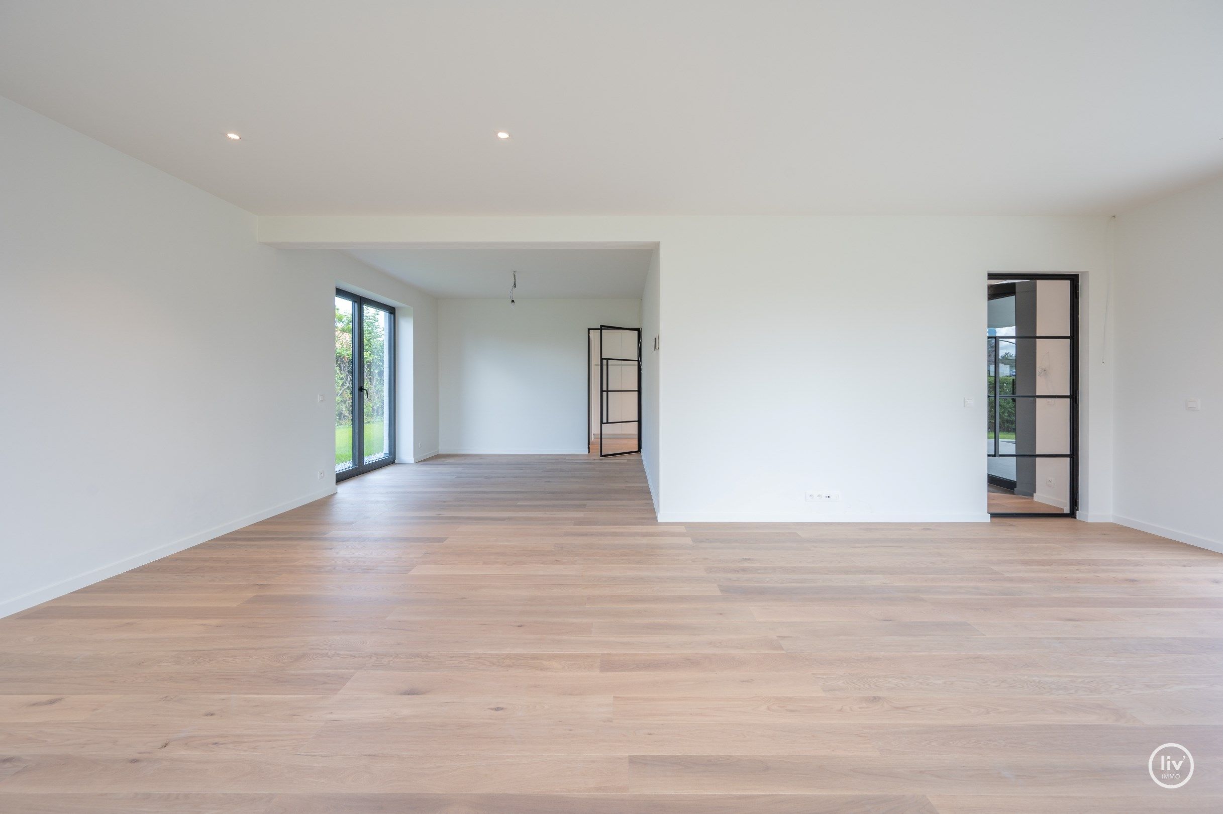 Prachtige alleenstaande en energiezuinige villa met zwembad en alle hedendaags modern comfortgelegen op een terrein van 699 m² en dit in een residentiële villaw foto 13