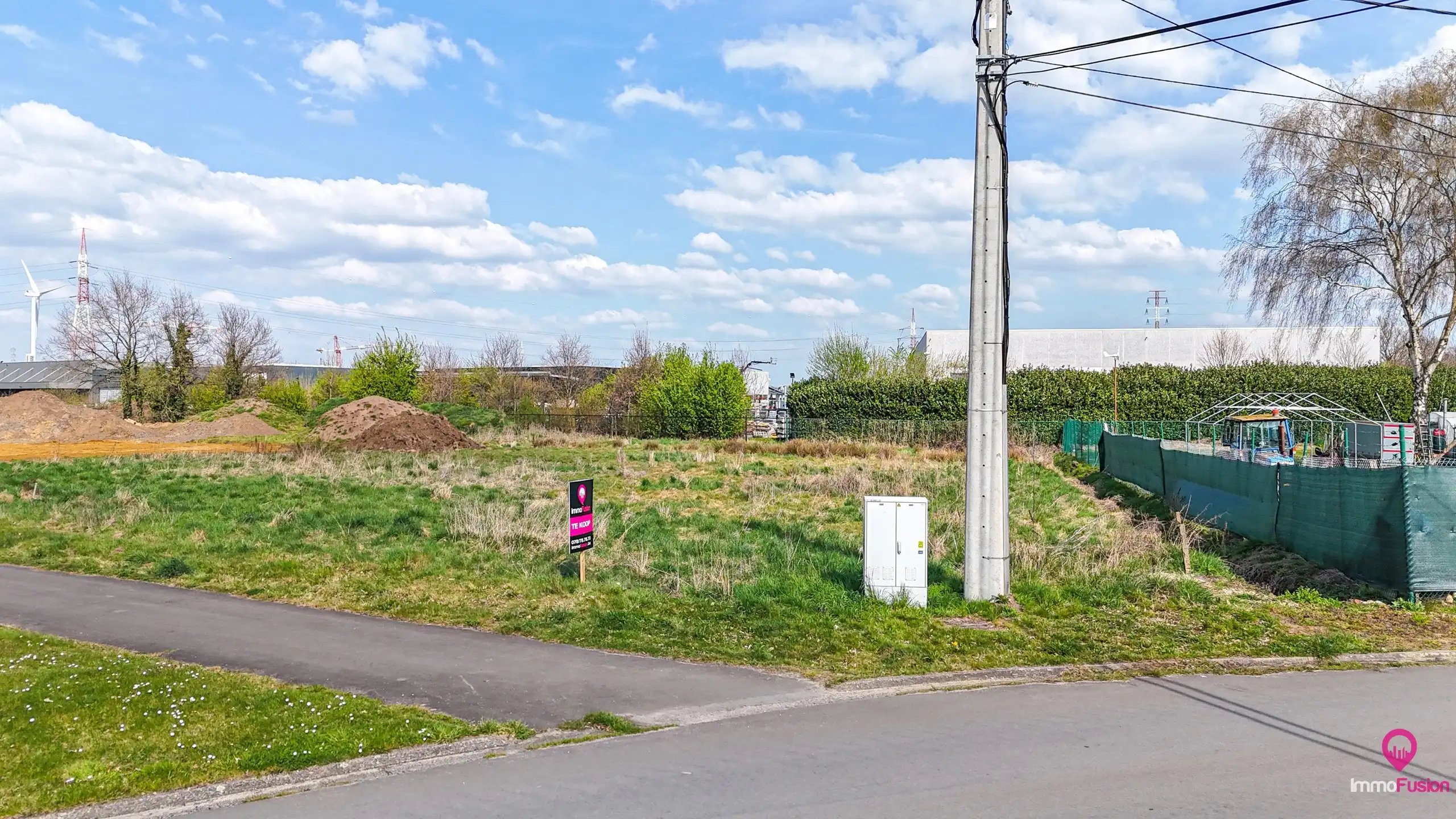 Centraal gelegen bouwgrond voor open bebouwing in Paal! foto {{pictureIndex}}