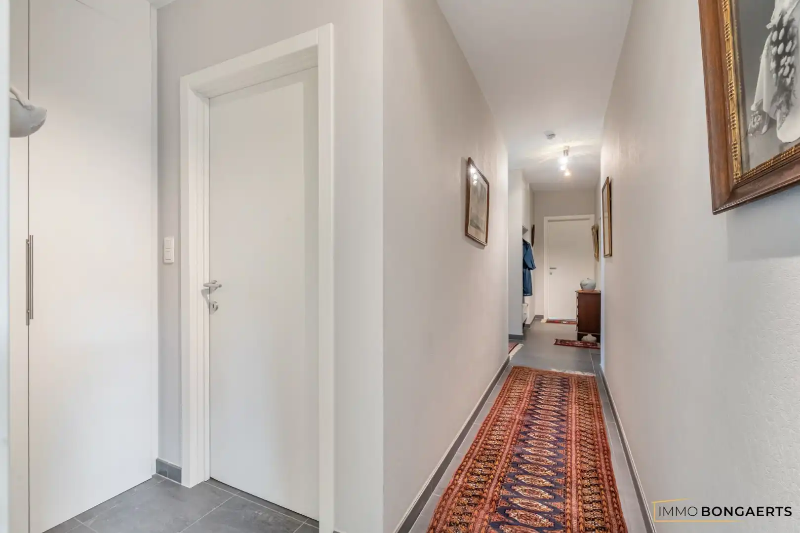 Ruim appartement met zicht op het stadsplein in het centrum van Genk foto 16