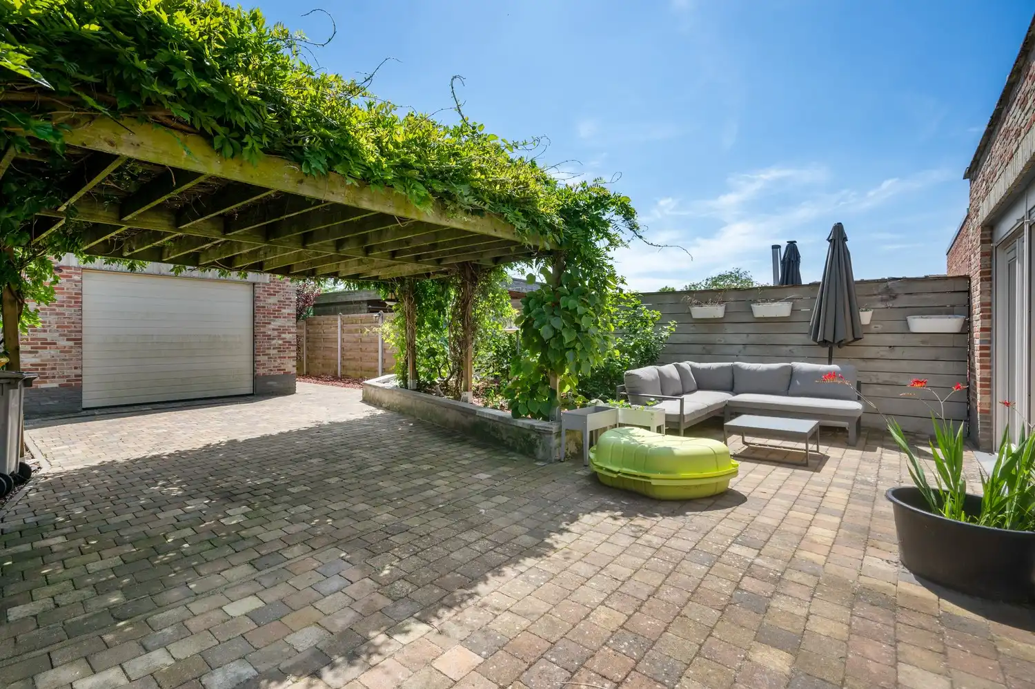 Recent gerenoveerde woning met 4 slaapkamers en ruime tuin foto 25