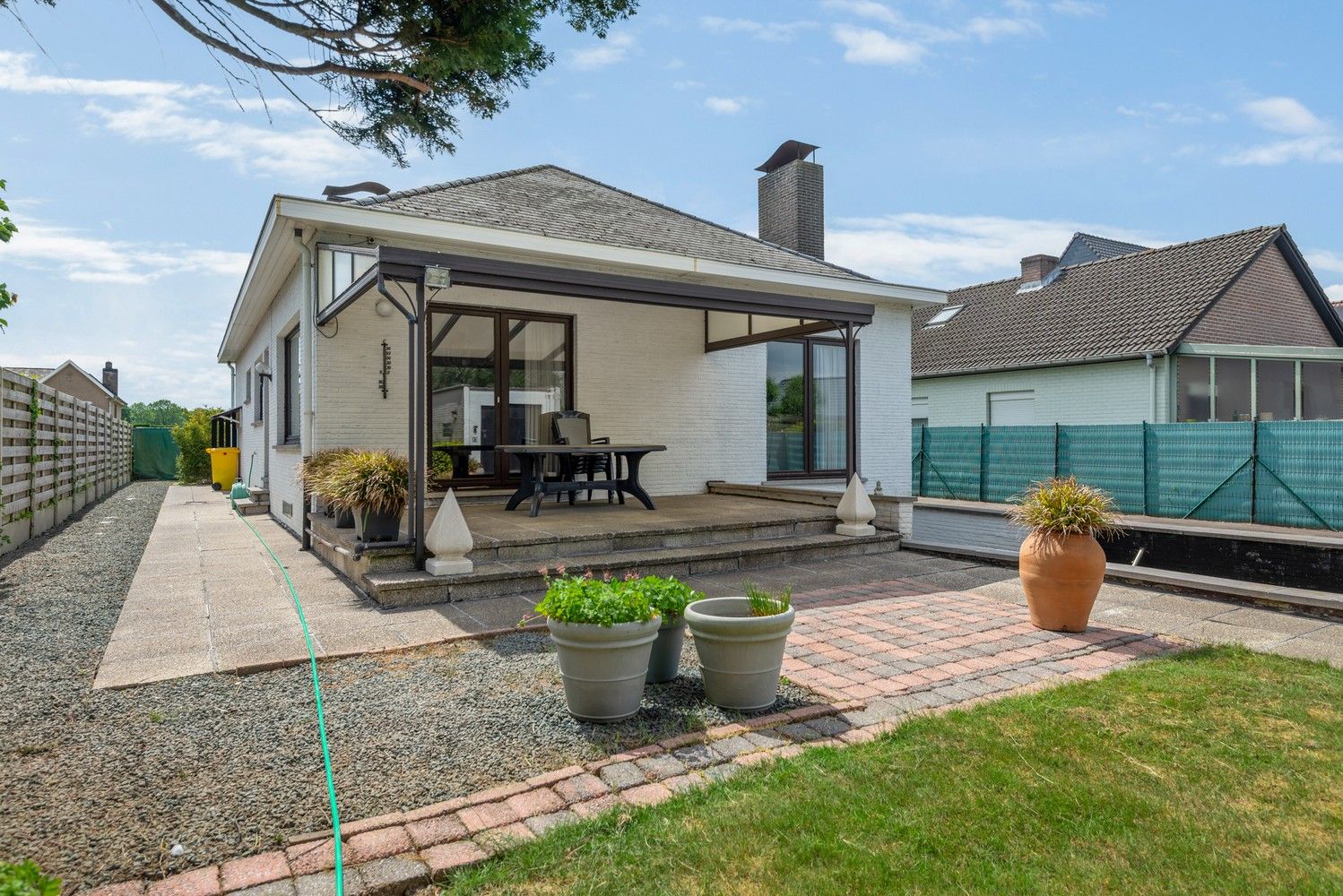 Ruime woning met prachtig onderhouden tuin met verzicht over de velden foto 29