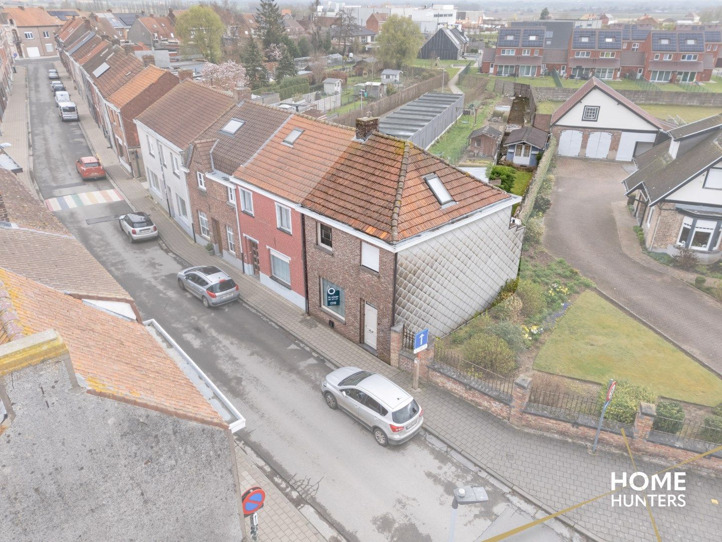Woning met uitgestrekte tuin in de stadskern van Mesen foto 2