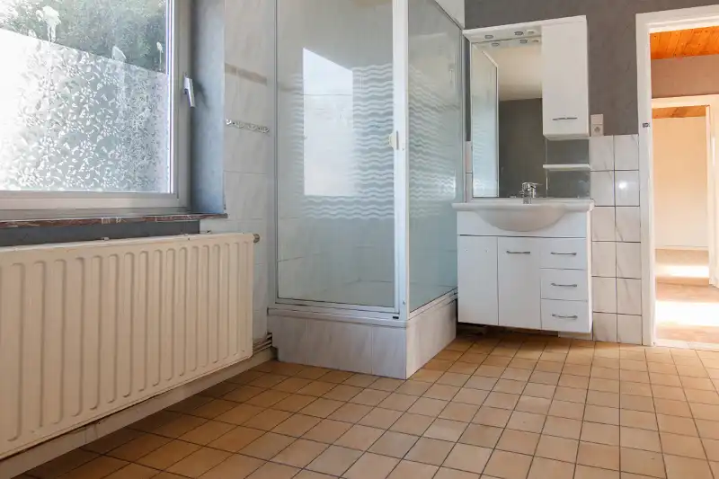 Te renoveren (uitbreidbare) woning (6% btw) of sloop/heropbouw op een rustig gelegen perceel van +- 11are op wandelafstand van het centrum van Diepenbeek! foto 16