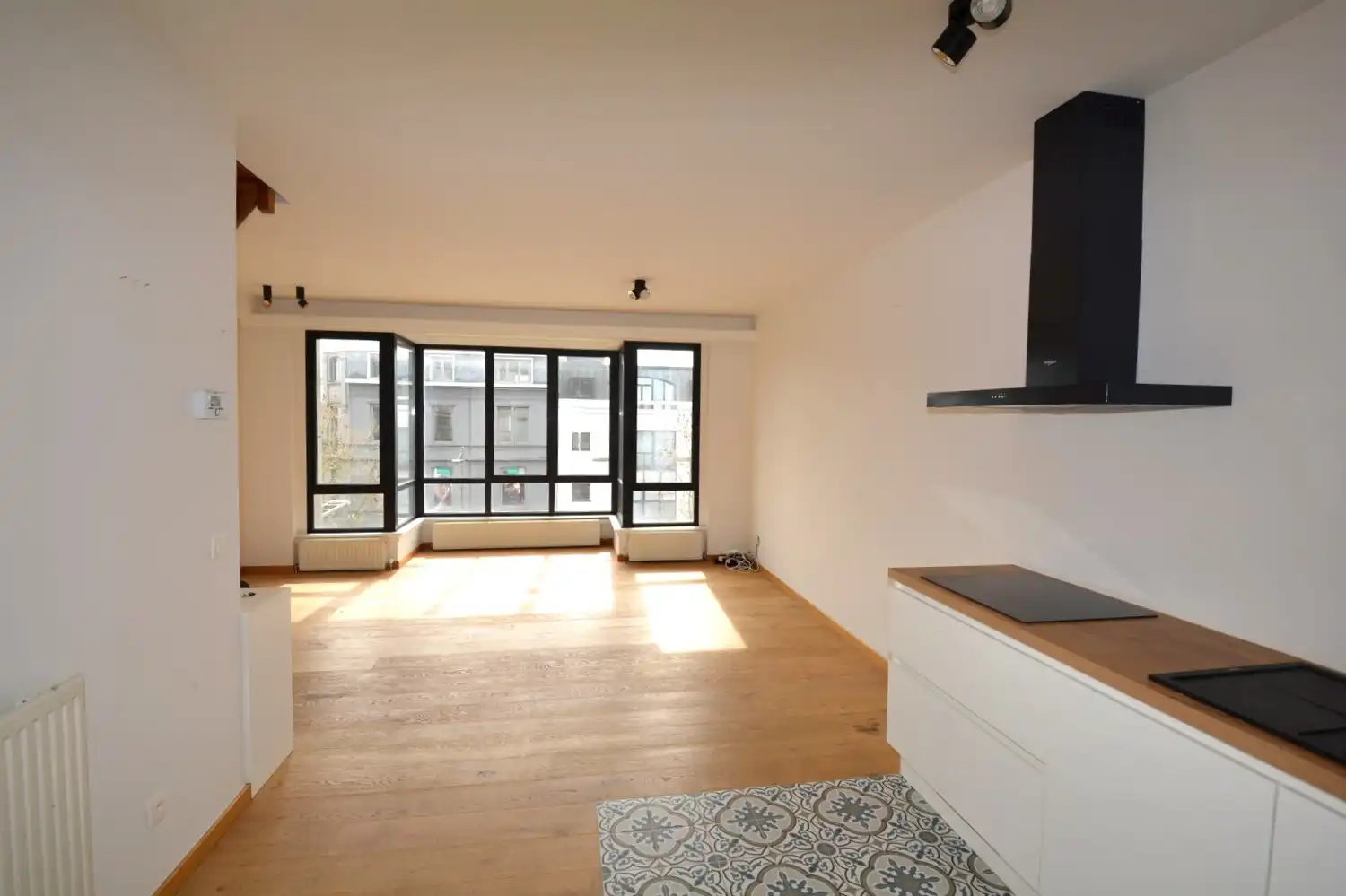 INSTAPKLAAR APPARTEMENT MET 2 SLK EN 2 RUIME TERRASSEN! foto 4