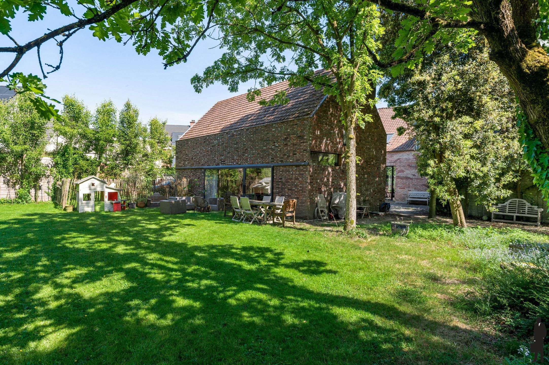 Unieke te renoveren hoevewoning met mooie parktuin foto 4