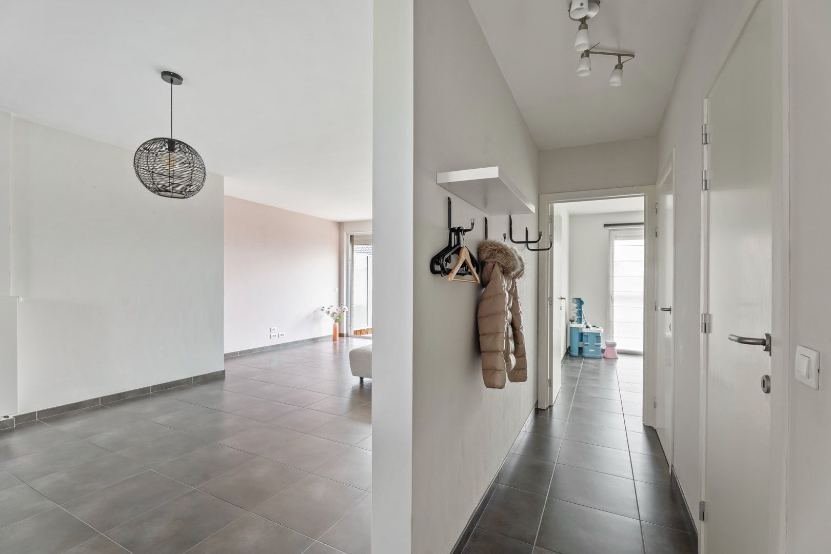 Recent appartement met twee slaapkamers en zonneterras op wandelafstand van centrum Tielt! foto 9