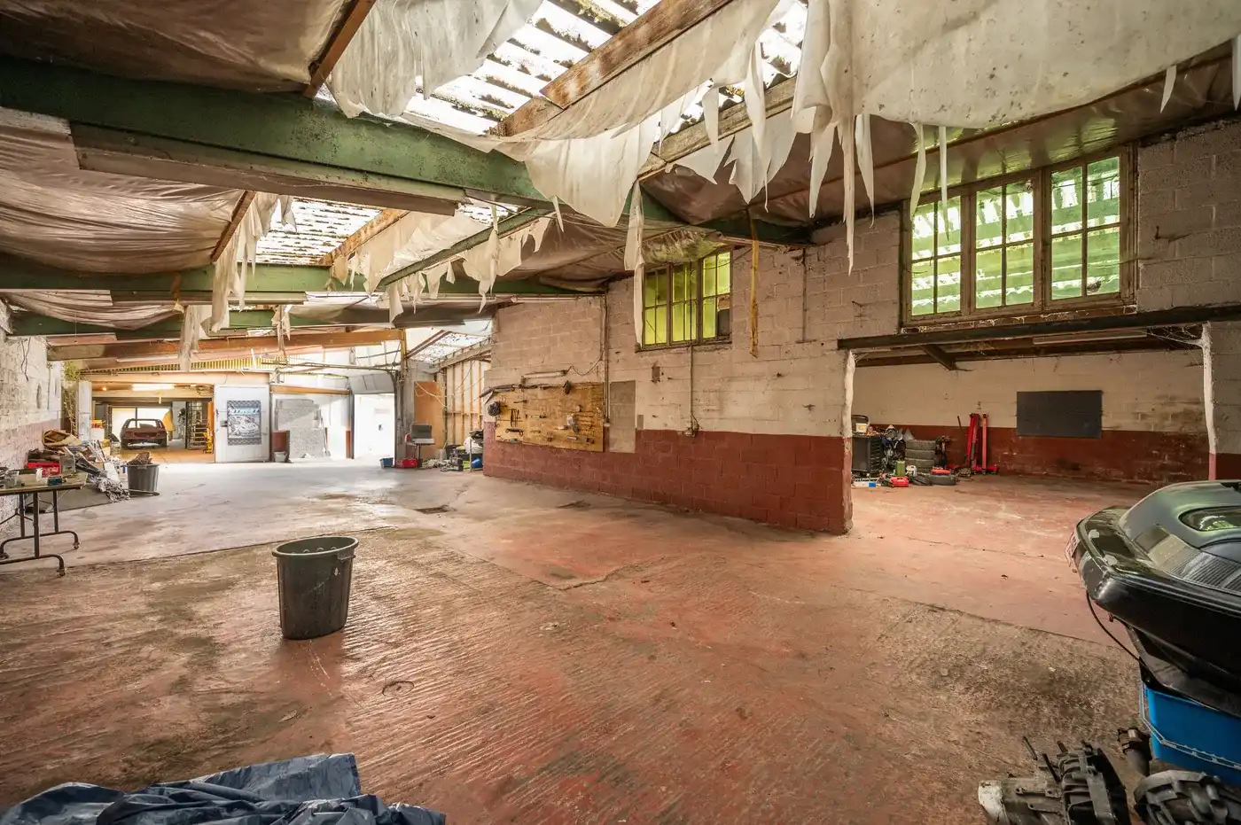 Verder te renoveren woning met grote hangar met 3 slpks foto 2