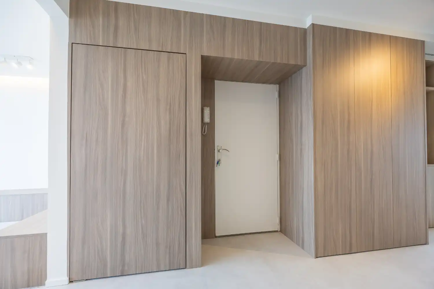 Gerenoveerd 2-slaapkamerappartement met frontaal zeezicht foto 11