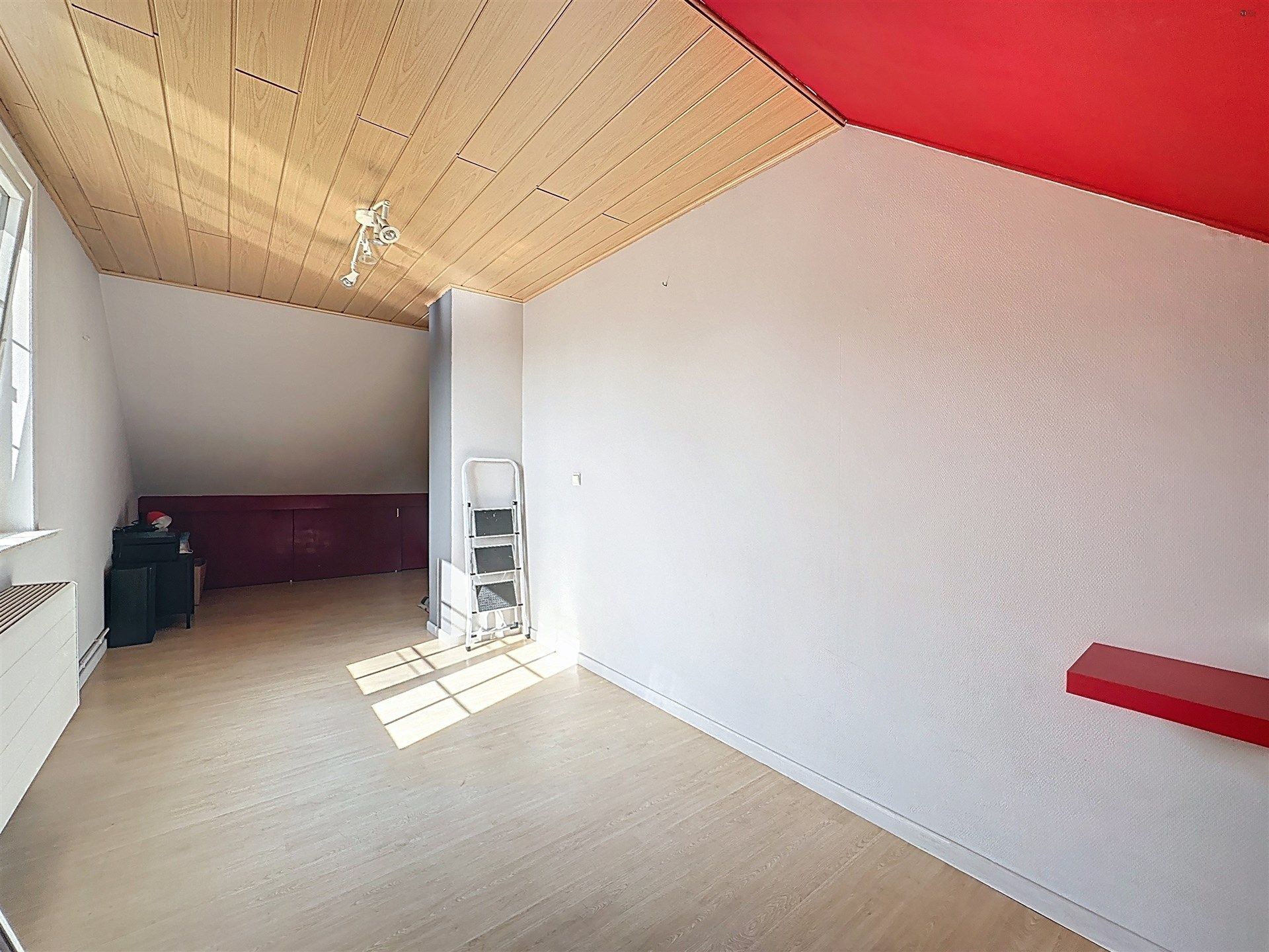 Rustig gelegen, instapklare, half open bebouwing met 5 slaapkamers, garage op perceel van 465m²! foto 20