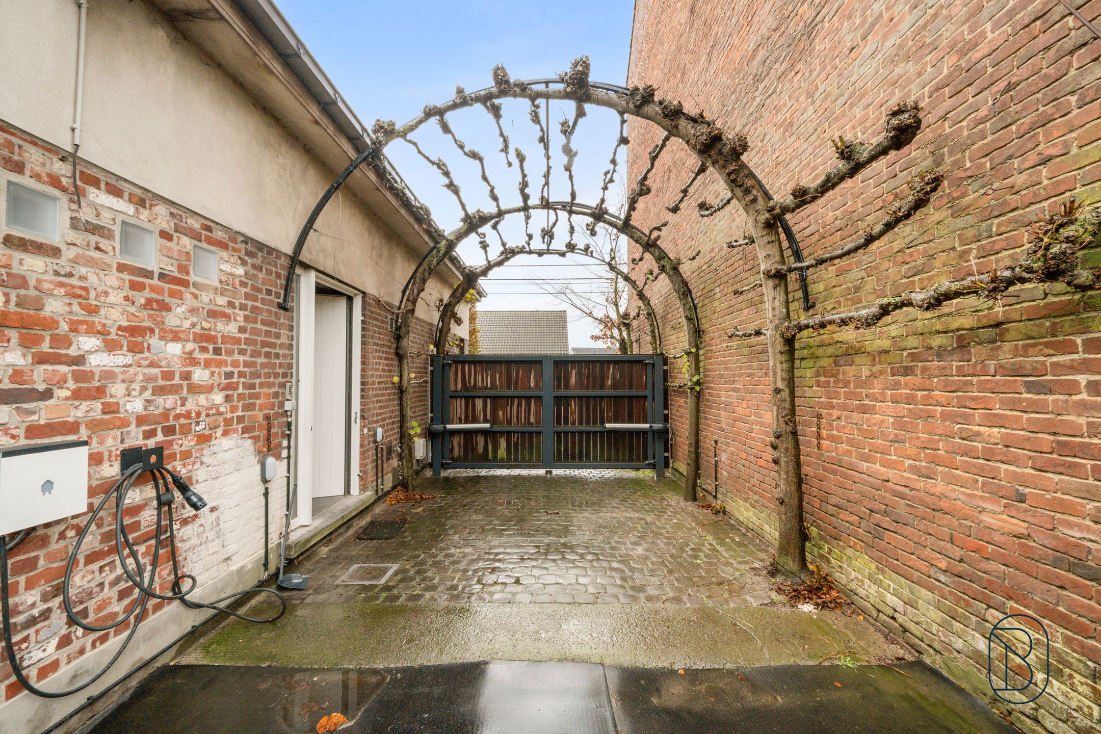 Stijlvolle gerenoveerde woning met loods in Zwevegem foto 13