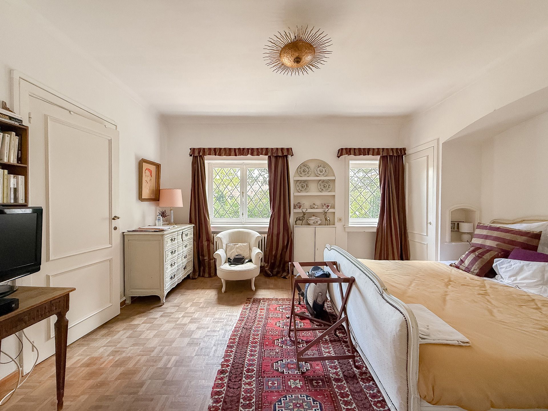 Karaktervolle villa met uitzonderlijk potentieel -TOPLOCATIE foto 16