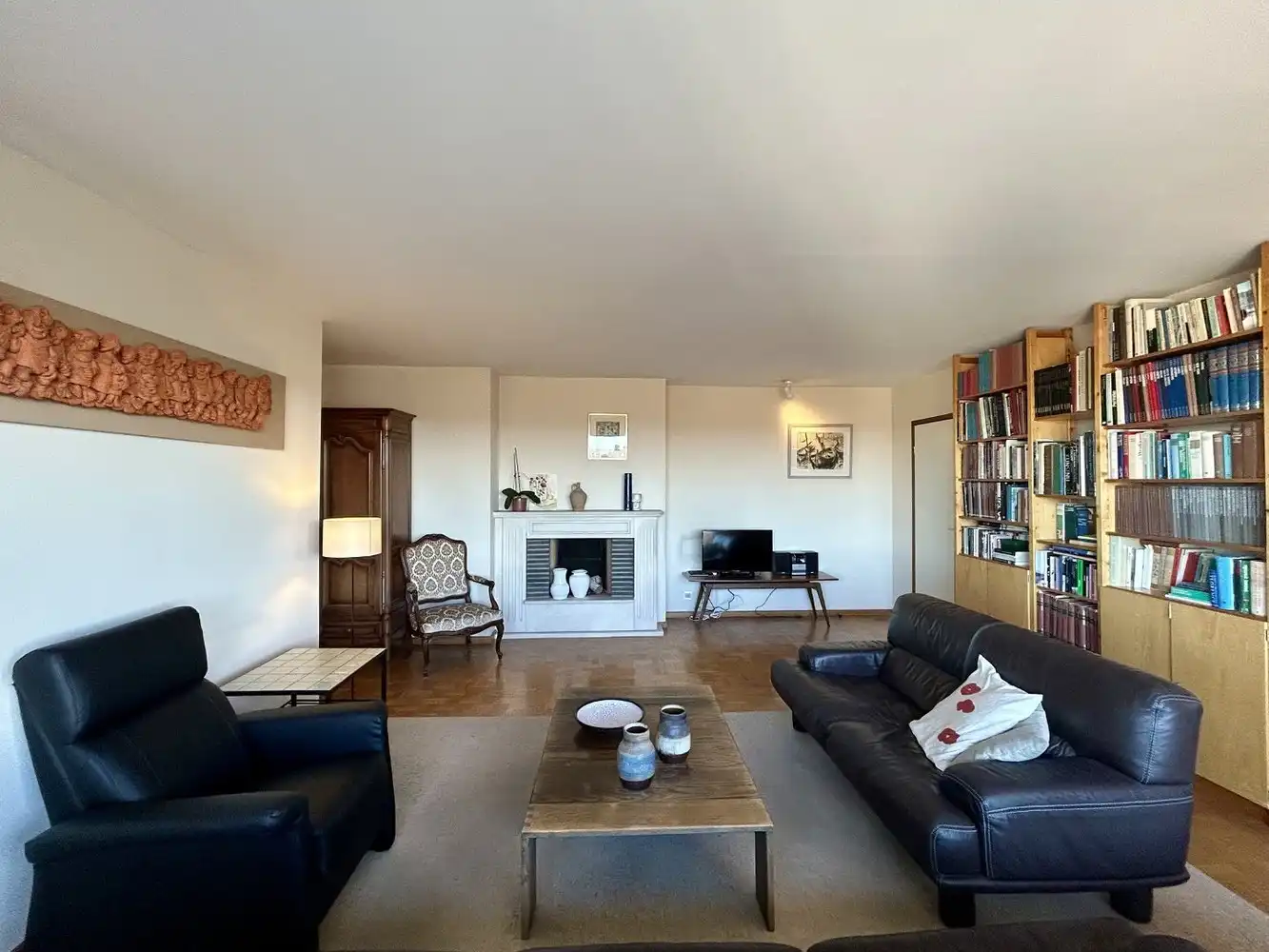 Ruim 3-kamerappartement met garagebox en autostaanplaats foto 4