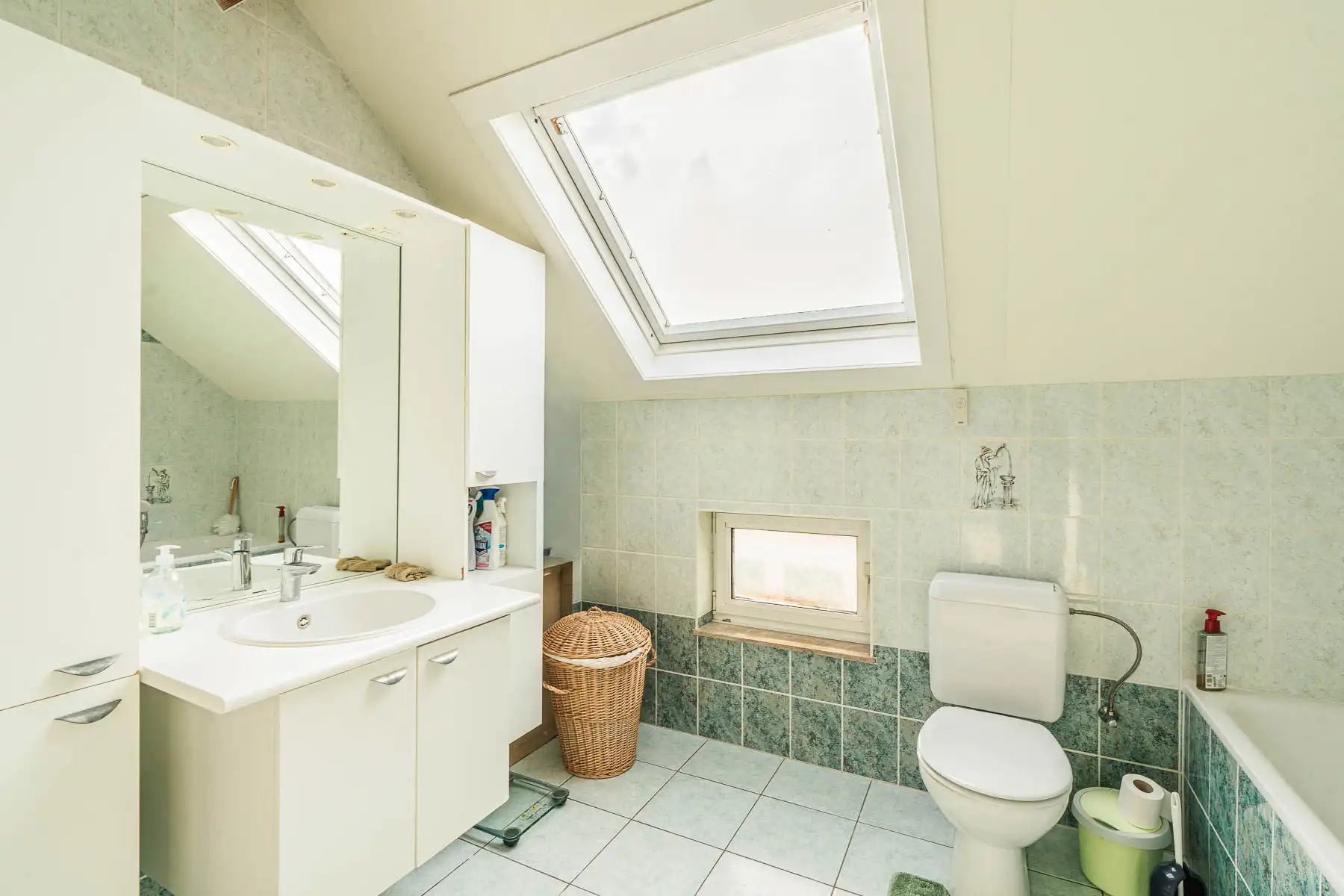 Ontzettend ruim en lichtrijk duplex-appartement incl garagebox foto 14