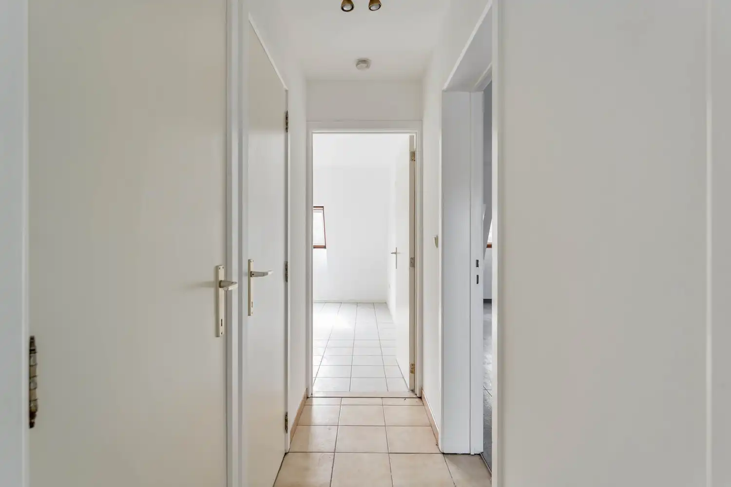 Gunstig gelegen appartement met 2 slaapkamers foto 12