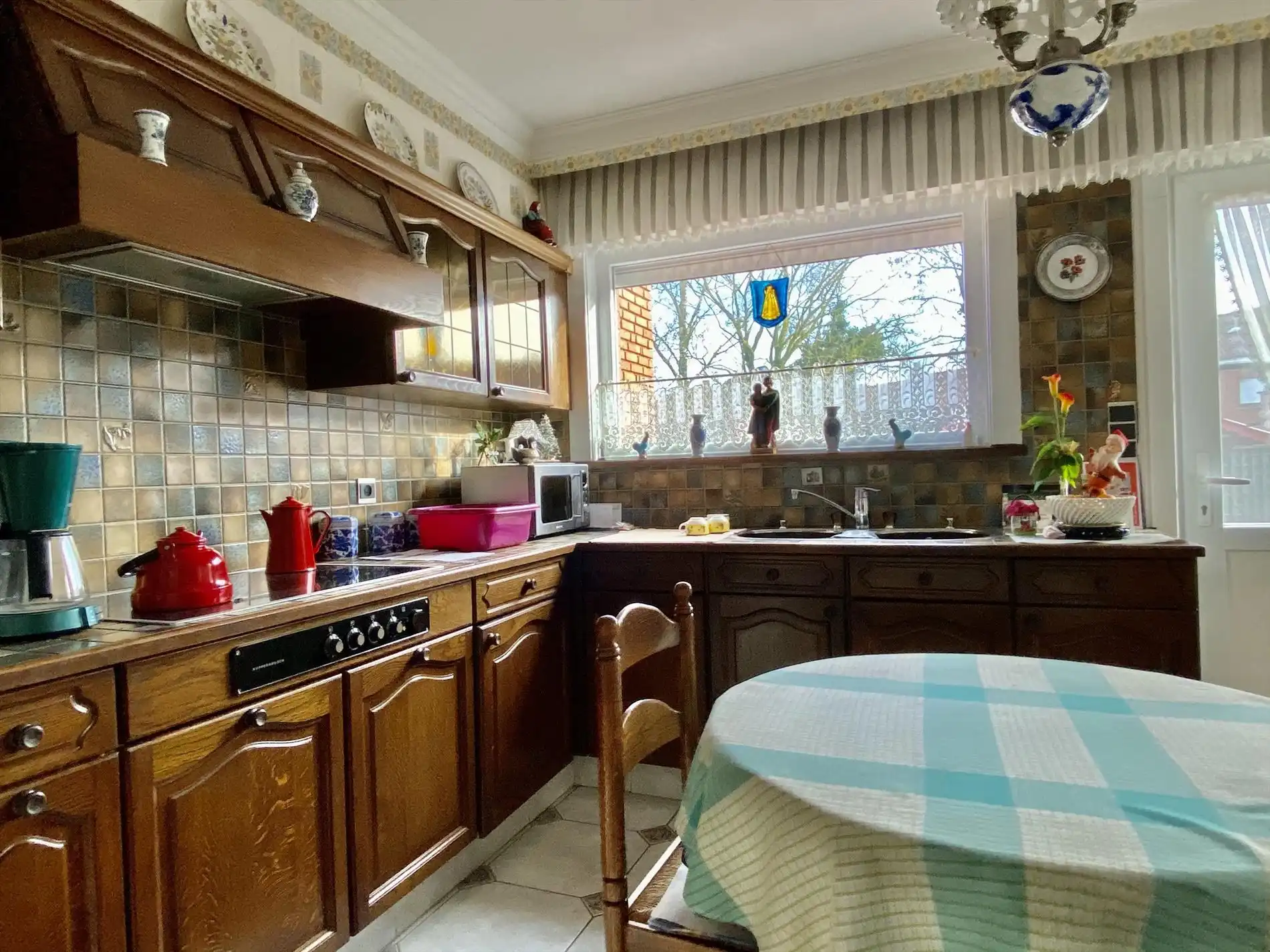 Halfopen woning in rustige buurt met 4 slaapkamers, tuin, garage. foto 5